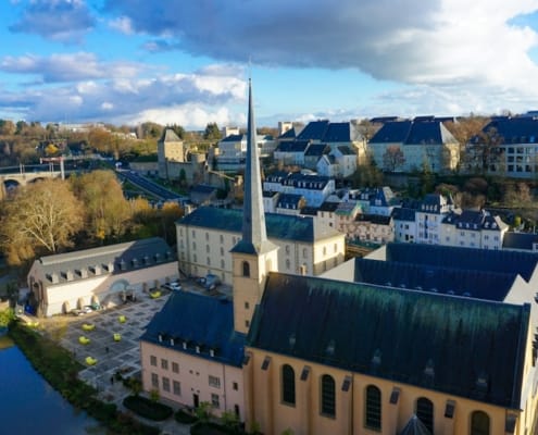 holding luxembourgeoise