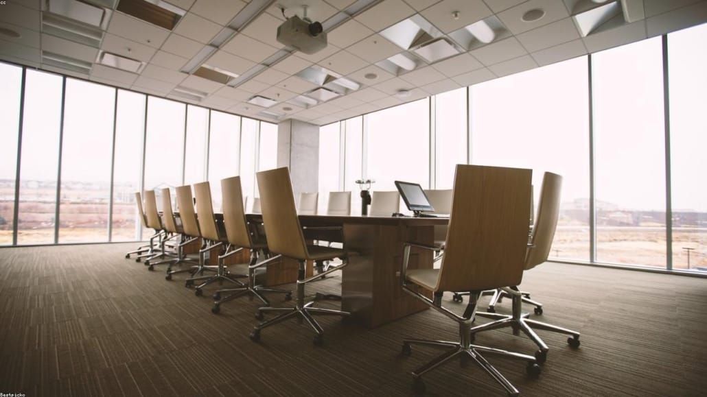 Optimiser la transmission d entreprise luxembourgeoise via les holdings SOPARFI - photo business - réunion dirigeants business