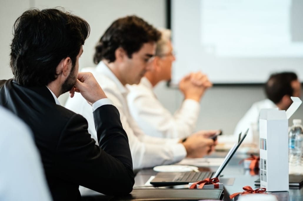 Saint-Jacques-de-Compostelle : Une Quête Spirituelle et Stratégique pour les Fusions-Acquisitions - business - réunion dirigeants business