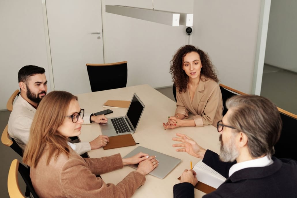 Que trouve t-on dans un contrat de vente entreprise ? - business - réunion dirigeants business
