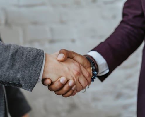 Les défis des PME familiales Suisse face à leur transmission - business - réunion dirigeants business