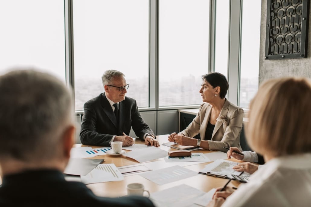 FISCALITÉ : FAUT-IL CÉDER SON ENTREPRISE OU ATTENDRE ? - business - réunion dirigeants business