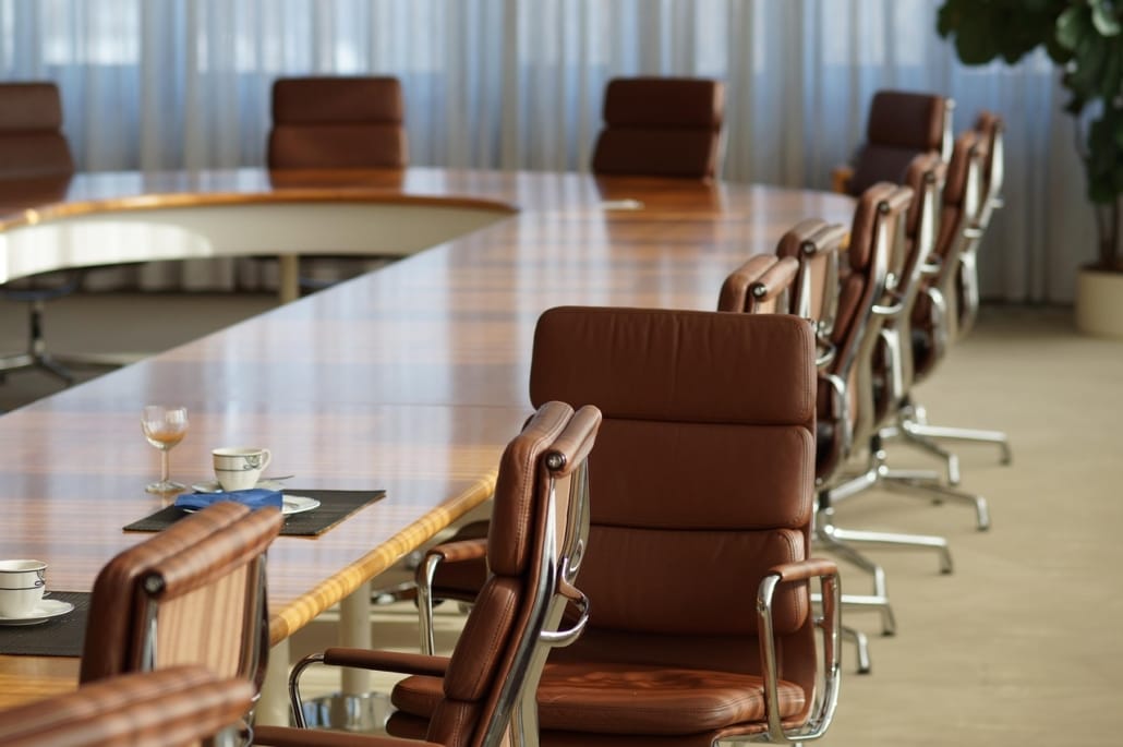 Transmettre une entreprise au Luxembourg : les avantages - business - réunion dirigeants business