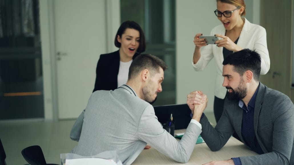 Les enjeux de la due diligence culturelle dans les acquisitions - business - réunion dirigeants business