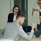 Les enjeux de la due diligence culturelle dans les acquisitions 2 Les enjeux de la due diligence culturelle dans les acquisitions - business - réunion dirigeants business