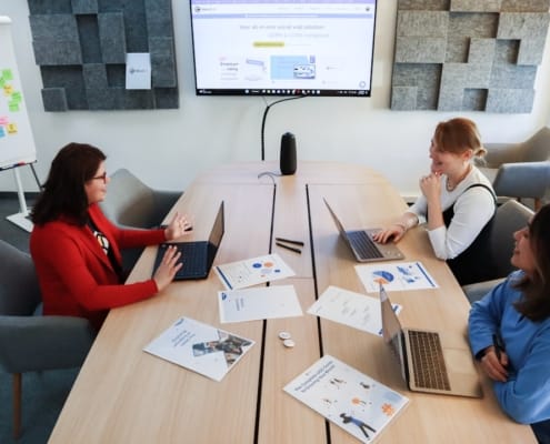 L’AMF et l’ACPR clarifient la réglementation des activités de conseil en cession, transmission et acquisition d’entreprise - business - réunion dirigeants business