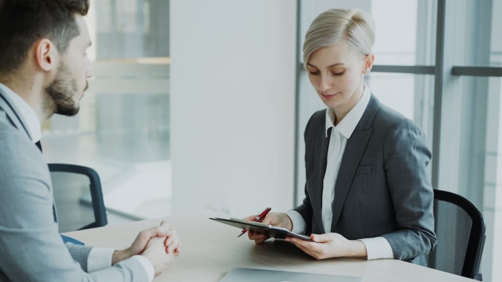 Les questions à se poser avant de céder son entreprise - business - réunion dirigeants business