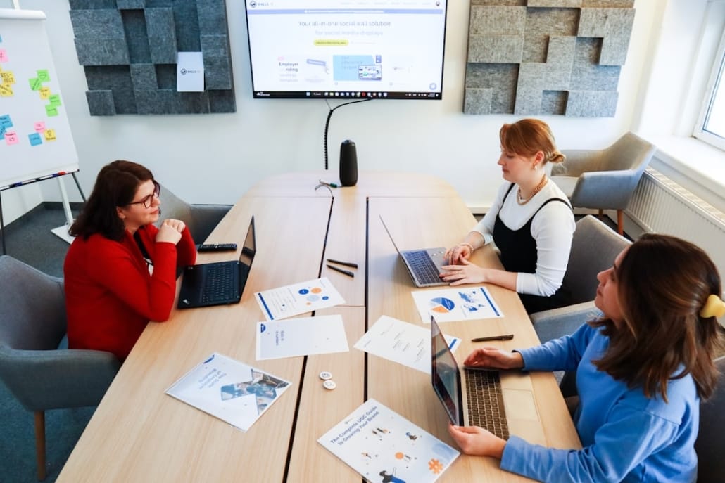 Les choses à faire et à ne pas faire pour réussir sa relation avec un intermédiaire en transmission d’entreprise - business - réunion dirigeants business