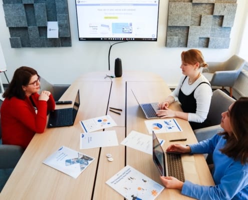 Les choses à faire et à ne pas faire pour réussir sa relation avec un intermédiaire en transmission d’entreprise - business - réunion dirigeants business