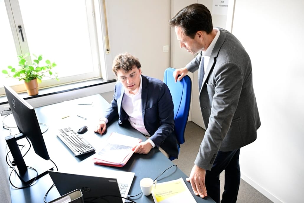 Les Pièges de la Valorisation : Comment une Mauvaise Évaluation Peut Ruiner la Vente de Votre PME - business - réunion dirigeants business